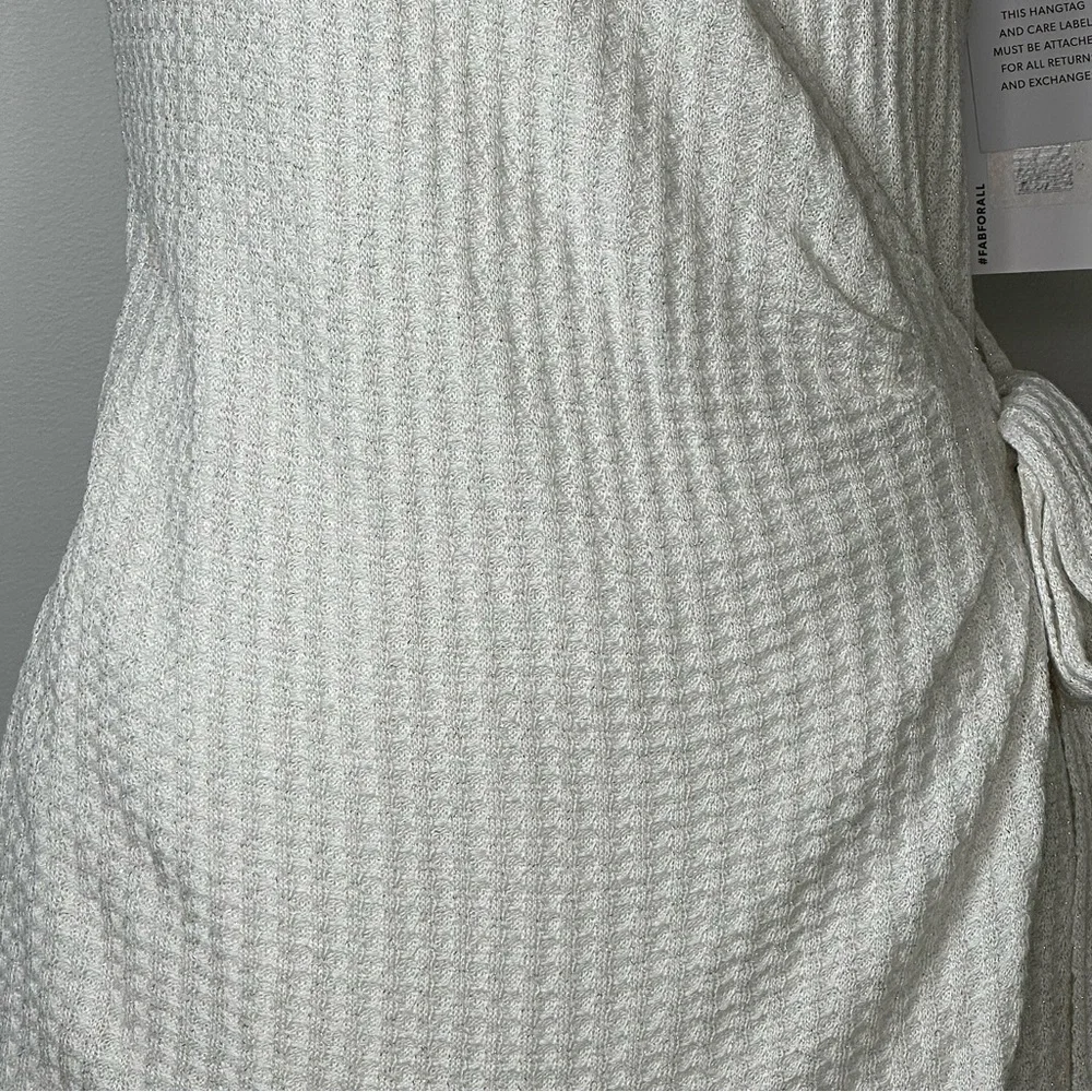 NWT JUSTFAB Sleeveless Wrap Cocktail Dress White / Silver Metallic Size Medium - Picture 6 of 11